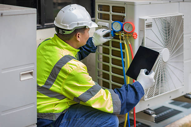 Professional Hvac technician working in Stockton, IL
